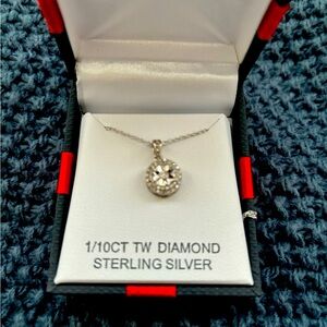 Sterling silver 1/10 CT TW Diamond pendant